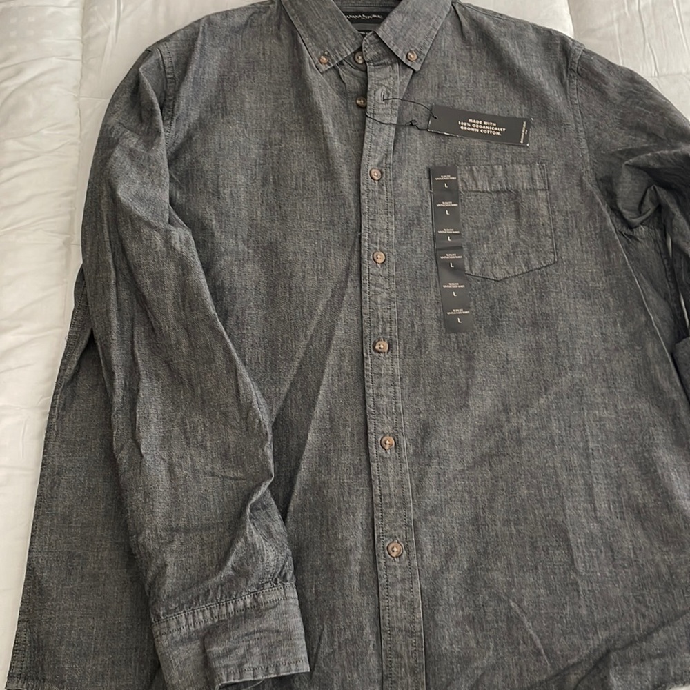 Banana Republic “untucked slim fit” men’s button down dress shirt, L